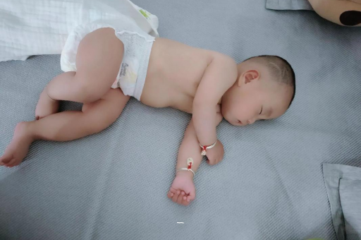钦州宝宝老打喷嚏怎么办